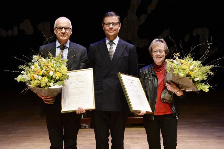 From left professor. molecular biologist Jens Stougaard, chair Jens Kann-Rasmussen, VILLUM FONDEN, and professor, bacteria researcher Lone Gram