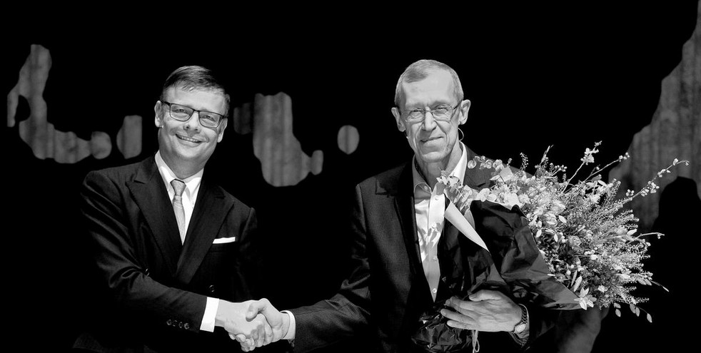 The Annual Award was presented at a ceremony on January 23, 2019 in Copenhagen. Jens Kann-Rasmussen, Chair of VILLUM FONDEN with Sergey I. Bozhevolnyi.