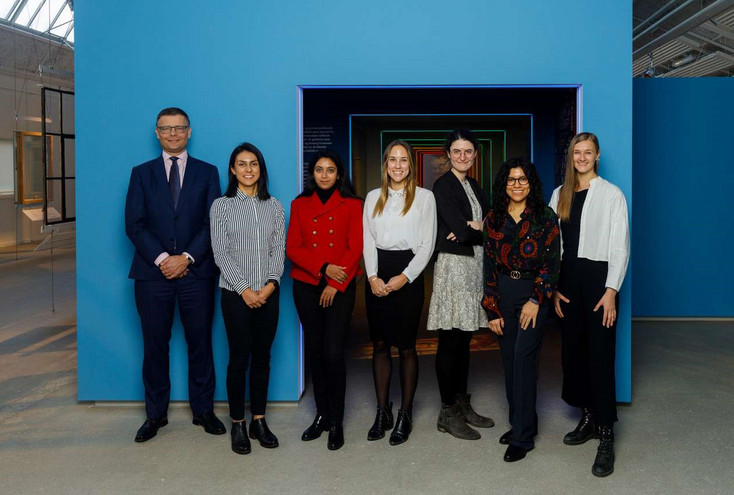 Villum International Postdocs 2022 with chair Jens Kann-Rasmussen. Photo: Thomas Frandsen. Please credit VILLUM FONDEN: Download press photos.
From left: